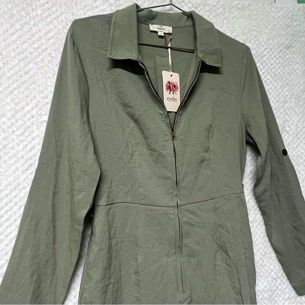 Entro Sage Green Romper with Long Sleeves and Collar Zip Up Size Small NWT - Picture 3 of 7